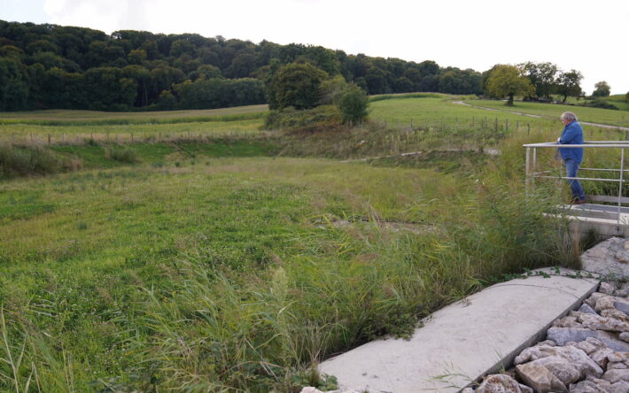 Le deuxième bassin de 2 100 mètres cubes récupère les pluies qui ruissellent de la colline. - Crédit photo : Banque des Territoires