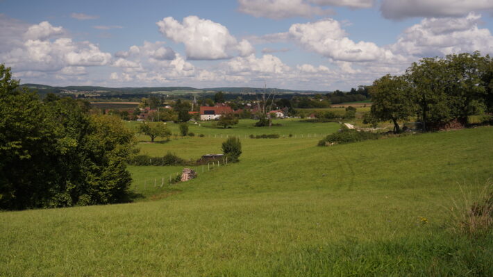 Situé au pied d’une colline, Vitreux subit, lors des forts épisodes de pluie, un important ruissellement accentué par la montée en charge rapide du Chintre, le ruisseau qui traverse la commune. - Crédit photo : Banque des Territoires