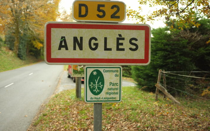 Panneau d’entrée Anglès – Crédits photos : Lou-Eve Popper
