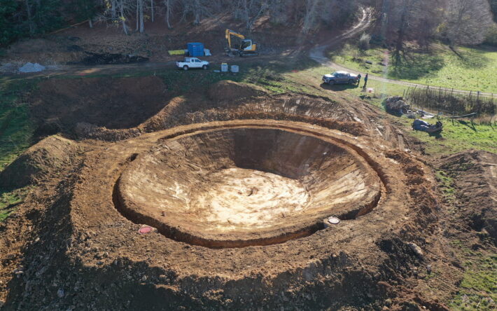L’entreprise Dumas TP est intervenue à l’automne pour réaliser l’impluvium sans risquer de déranger la faune durant une période de nidification ou de reproduction. - Crédit photo : cabinet GTR