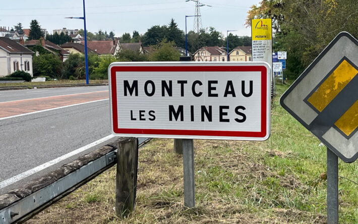 Entrée de ville de Montceau-les-Mines. - Crédit photo : Claire Pourprix