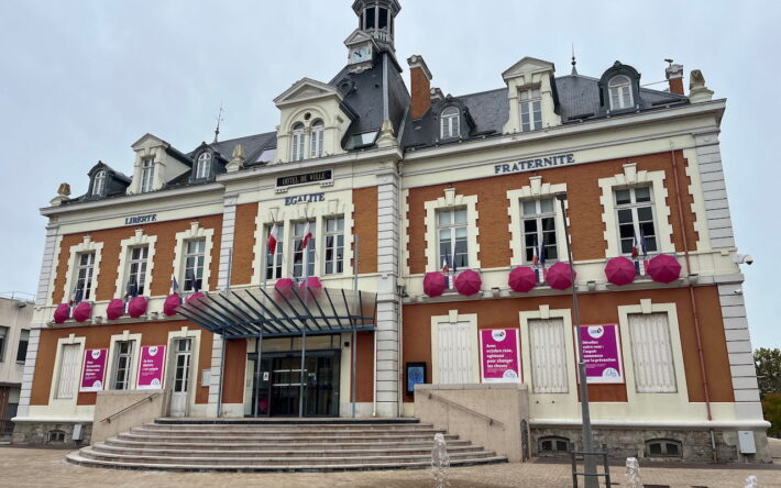 Hôtel de ville de Montceau-les-Mines, où se situe le SMi2B. - Crédit photo : Claire Pourprix