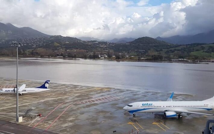 L’une des conséquences de la Tempête Fabien de décembre 2019 qui a provoqué une crue exceptionnelle du Prunelli : l’aéroport d’Ajaccio est resté fermé pendant une semaine, inondé après la rupture d’une digue. - Crédit photo : Banque des Territoires