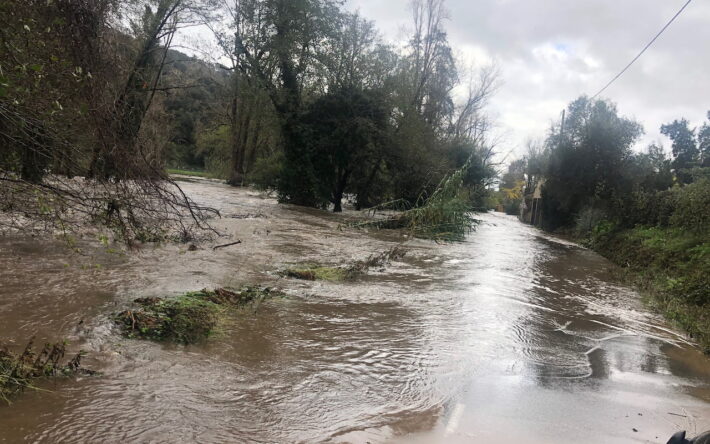 La crue de 2019 à l’endroit même où les risbermes ont été posées aujourd’hui. Une catastrophe pour les riverains du fleuve, populations et professionnels installés sur les berges du Prunelli. - Crédit photo : Banque des Territoires