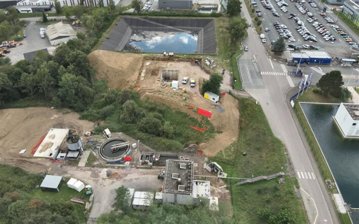 Vue aérienne de la station d’épuration et du bassin de stockage. - Crédit photo : Michelin