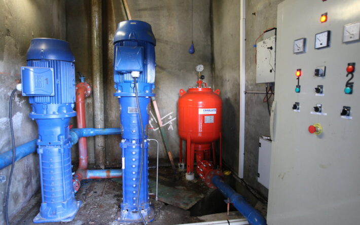 Les pompes modernisées du réservoir de San Niolo, alimenté en gravitaire et désormais piloté pour répondre le plus justement aux besoins. - Crédit photo : Banque des Territoires
