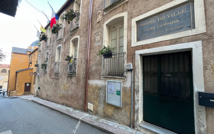 L’hôtel de ville de Cervione qui abrite les bureaux du SIVOM et le musée ethnographique de l’Adecec. - Crédit photo : Banque des Territoires