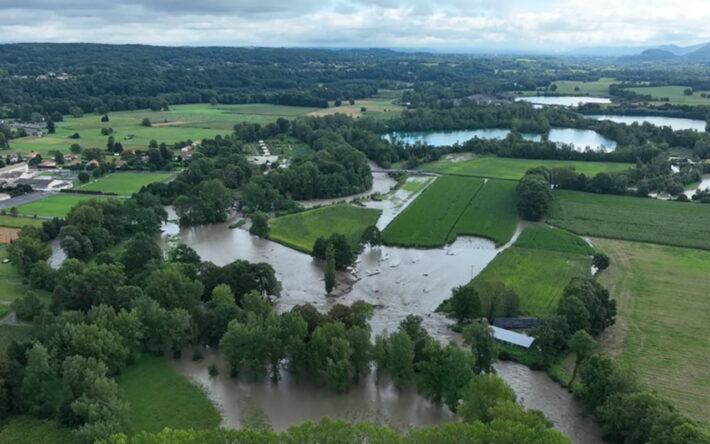 Prise de vue aérienne de Saint-Laurent-de-Neste inondée - Crédit photo : PETR Pays des Nestes