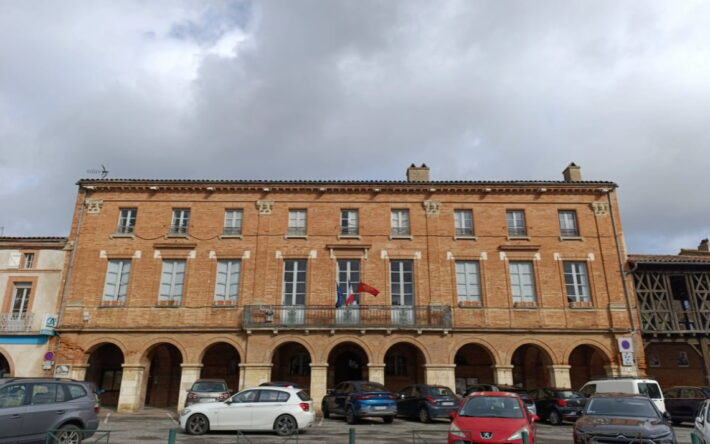 Hôtel de ville Saint Sulpice sur Lèze, siège du SMIVAL - Crédit photo : Laure Buquet