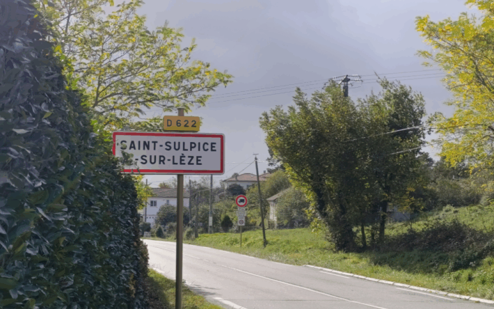 Panneau d'entrée de ville de Saint-Sulpice
-sur-Lèze - Crédit photo : Laure Buquet