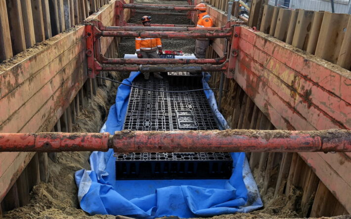 Pose des cagettes d'infiltration sous chaussée - Crédits photo : Banque des Territoires