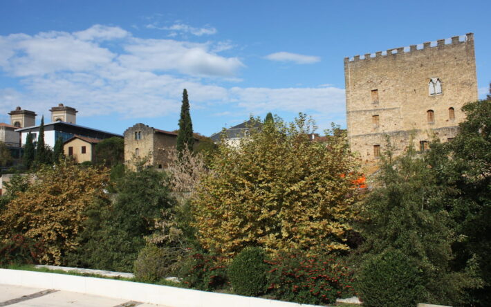 La tour des vieux remparts de Mont de Marsan, érigée peu de temps après la fondation de la ville au XIIe siècle - Crédits photo : Banque des Territoires