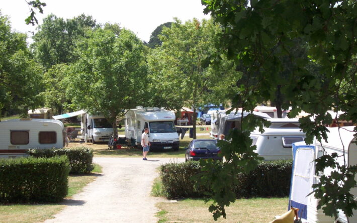 La municipalité d’Arradon a décidé de mettre en place un système de comptage et de limitation des douches au sein de son camping - Crédit photo : Banque des Territoires
