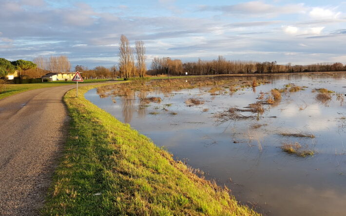 La montée rapide des eaux isole la commune située entre la Garonne et le canal latéral - Crédits photo : Mairie de Monheurt