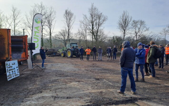 La demi-journée technique « La gestion des haies : je me lance » organisée par le SCDI en parte-nariat avec l’UCUMA (Union des Coopératives d’Utilisation du Matériel Agricole) des Pays de la Loire, le CIVAM 44 (Centre d’initiatives pour Valoriser l’Agriculture et le Milieu Rural) et la coopérative bocagère a rassemblé 40 participants en février 2025 à La Grigonnais. - Crédit photo : SCDI