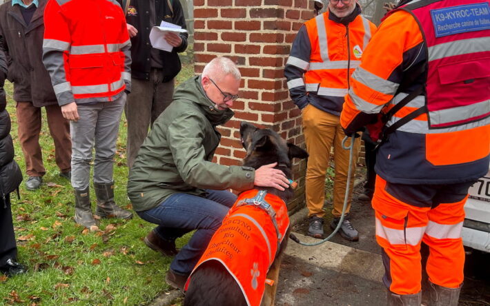 Une équipe d’élus était présent sur place pour cette opération inédite aux côtés de Veolia - Crédits photo : CC Caux-Austreberthe