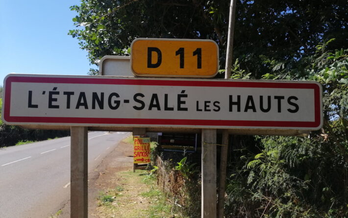 Panneau d'entrée de la commune de l'Etang Salé - Crédit photo : Banque des Territoires