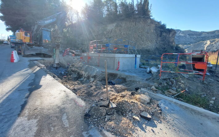 Construction de la chambre de pompage permettant la montée de l’eau au réservoir communautaire - Crédits photo : IRH