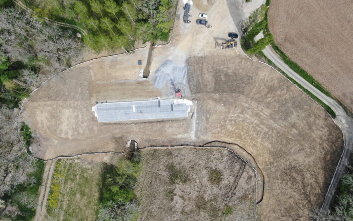 Le bassin est construit à la jonction des deux cours d’eau, dont l’un génère des apports importants - Crédit photo : Mairie d’Aubiac
