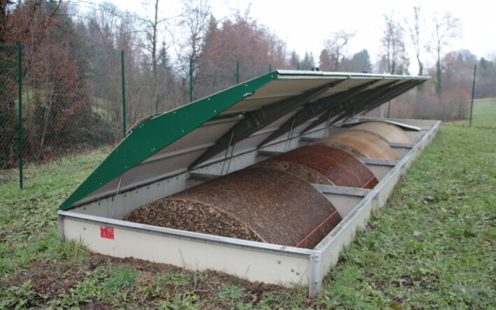 Ce système de traitement des eaux usées est composé de quatre biodisques, qui tournent lentement et en continu pour apporter de l’oxygène aux bactéries qui traitent les eaux usées. - Crédits photo : Banque des Territoires