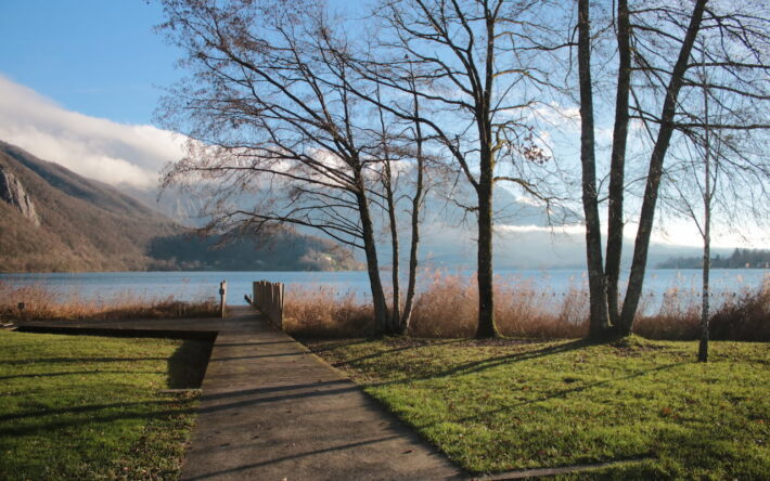 La communauté de communes du lac d'Aiguebelette est particulièrement attachée au maintien d’une bonne qualité écologique des cours d’eau reliés au lac - Crédits photo : Banque des Territoires