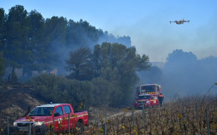 Largage d’ABE (Avion Bombardier d’Eau) en cours - Crédit photo : Ph Franc, Pompiers de l’Aude