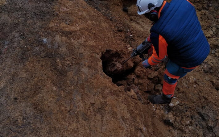 Des travaux en surface sont toujours en cours pour compléter l’aménagement de la place. - Crédits photo : Maxime Leroux.