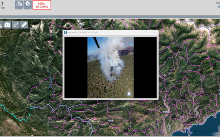Outre partager la localisation précise d’un incendie, Crimson permet également de partager en temps réel des photos et vidéos d’un incendie, captées par le premier hélicoptère envoyé sur zone pour reconnaissance - Crédits photo : Banque des Territoires