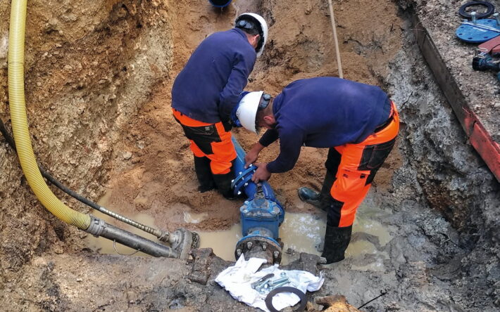 Le réseau d’adduction d’eau potable fait l’objet de travaux réguliers d’entretien et de rénovation - Crédits photo : Banque des Territoires