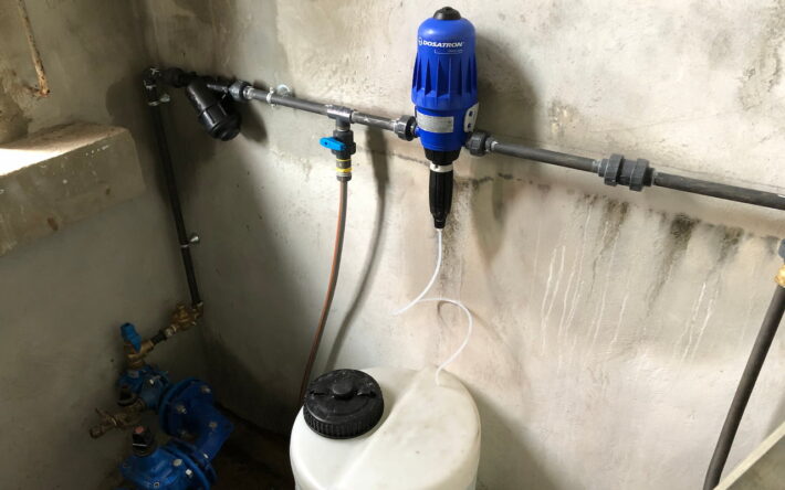 Les pompes sont équipées de capteurs permettant un suivi à distance du fonctionnement et des volumes traités, limitant les déplacements des agents d’exploitation - Crédit photo : Dosatron