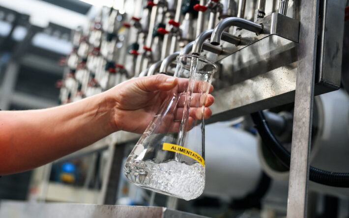 Vue des installations du pilote membranaire à l’usine de Neuilly-sur-Marne. Le dispositif permet de tester en conditions réelles les performances de la technologie avant son déploiement à plus grande échelle. -Crédits photo : SEDIF