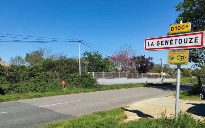 En entrée de bourg, la conduite d’eau potable a un débit suffisant pour l’utilisation d’un hydrant par le SDIS - Crédit photo : Banque des Territoires