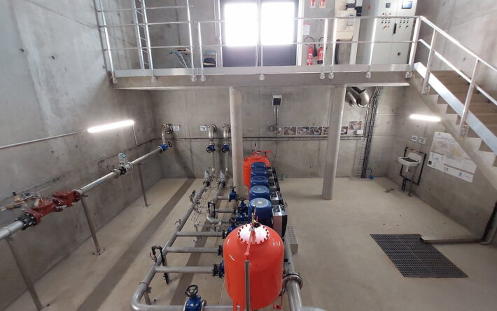 Le dispositif assure 700 m3 de stockage du réservoir divisé en deux cuves avec des vannes - Crédits photo : Bayeux Intercom