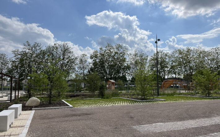 Les places de stationnement ont été désimperméabilisées - Crédits photo : Claire Pourprix