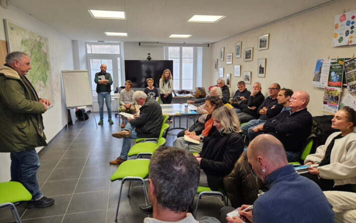 Ouverture de l’atelier Trajectoire Eau & Territoire du PNR de la Sainte par le président de la commission Eau du Parc - Crédits photo : Aude Mottiaux - PNR Sainte-Baume