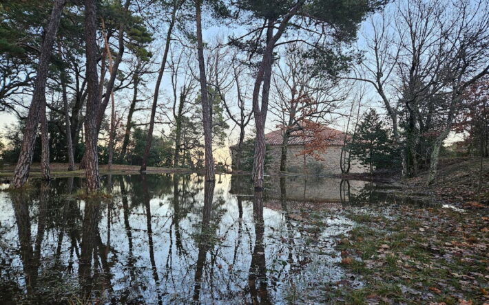 Glacière de Pivaut et ses bassins - Crédits photo : Aude Mottiaux – PNR Sainte-Baume