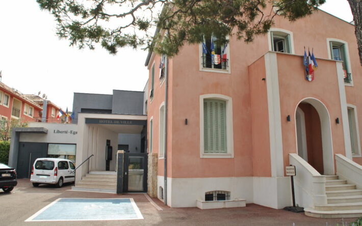 La commune de St-Jean-Cap-Ferrat dans les Alpes-Maritimes, compte environ 1500 habitants à l’année mais accueille une population touristique élevée en saison estivale. - Crédits photo : Banque des Territoires
