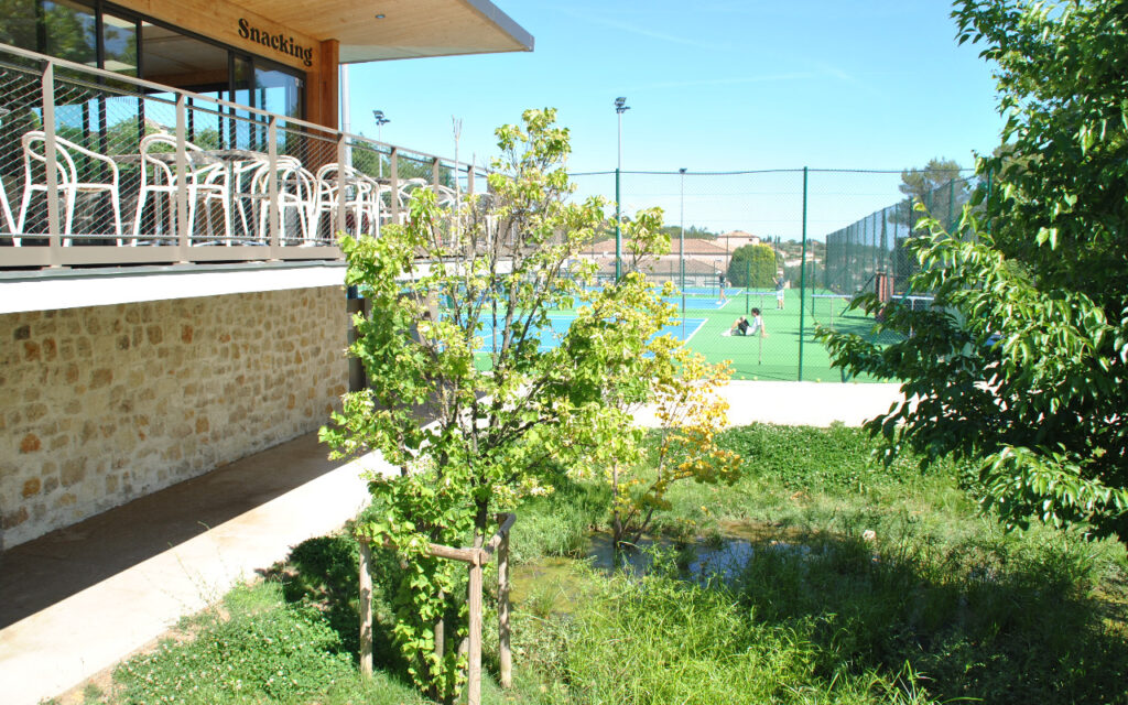 A la Colle sur loup (06) la désimperméabilisation d’un complexe sportif rime aussi avec performance énergétique